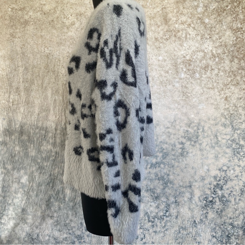 🪩Cozy Leopard Print Sweater - Picture 3 of 5
